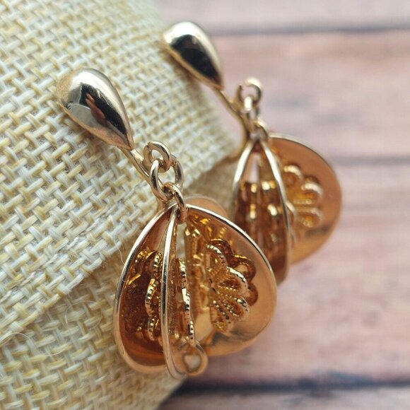 Vintage Park Lane Earrings Gold Tone Articulating 3-D Dangle Drop Clip On - Picture 1 of 10